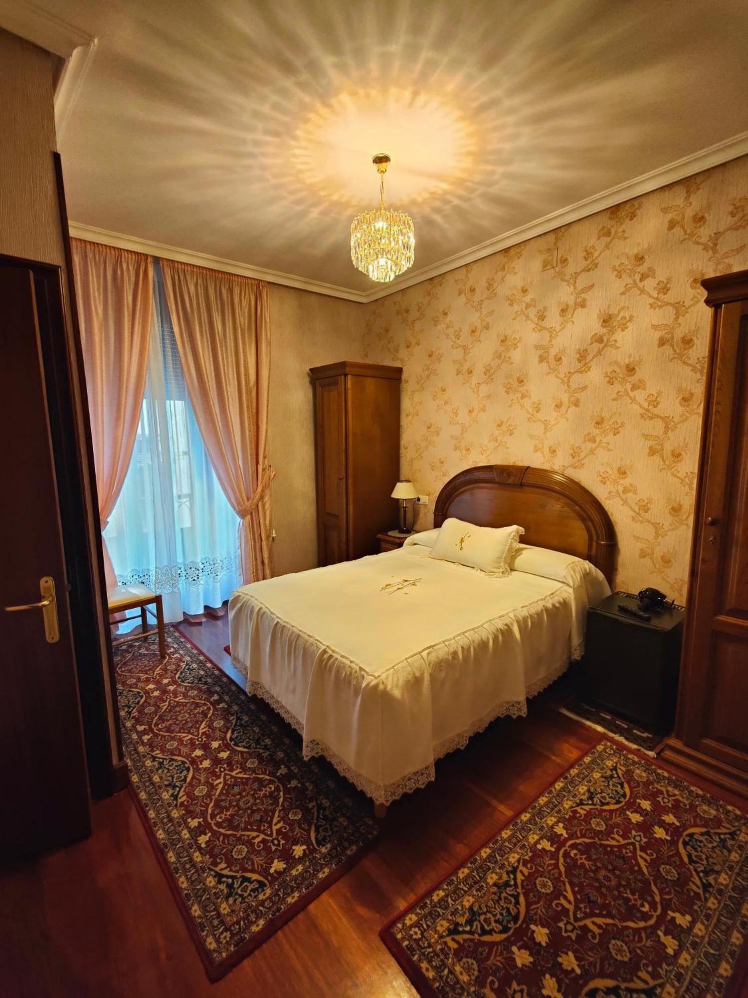 Pension Lorea San Sebastian Bagian luar foto